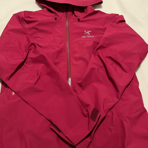 NWOT Women’s Arc'teryx Hooded Gore-Tex Jacket
